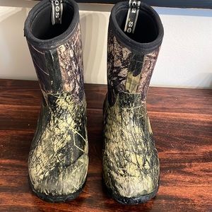 Bogs boots boy camo